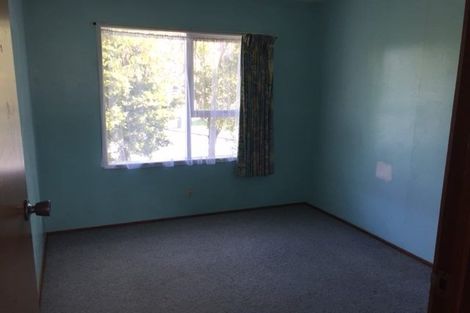 Photo of property in 4 Longbill Place, Glendene, Auckland, 0602