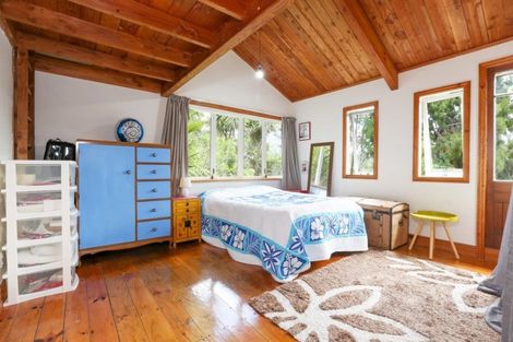 Photo of property in 64 Mountain Road, Henderson Valley, Auckland, 0612