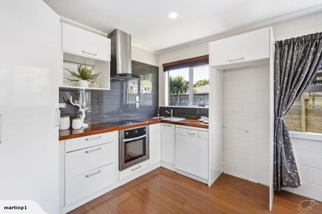 Photo of property in 1/2 Flavia Close, Torbay, Auckland, 0630
