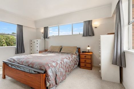 Photo of property in 15 Eyre Street, Henderson, Auckland, 0612