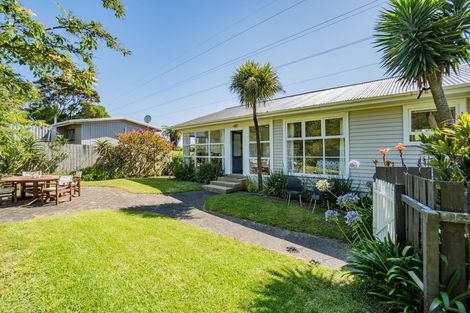Photo of property in 1/237 Hepburn Road, Glendene, Auckland, 0602