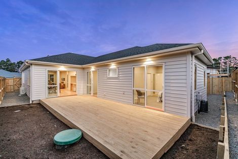 Photo of property in 10 Tarras Road, Kumeu, 0810