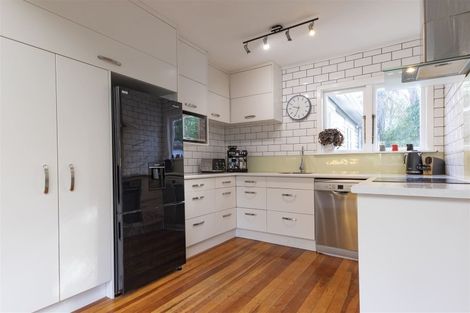 Photo of property in 5 Grovelands Way, Titirangi, Auckland, 0604