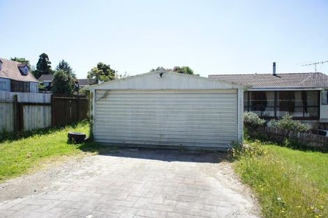Photo of property in 26 Lambrown Drive, Totara Vale, Auckland, 0629