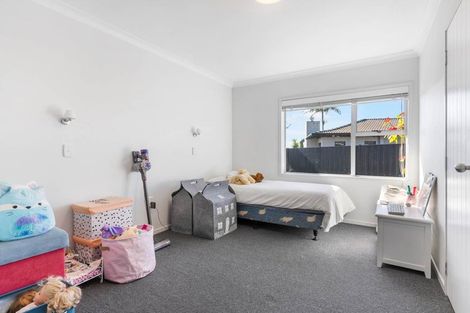 Photo of property in 16 Fielding Crescent, Farm Cove, Auckland, 2012