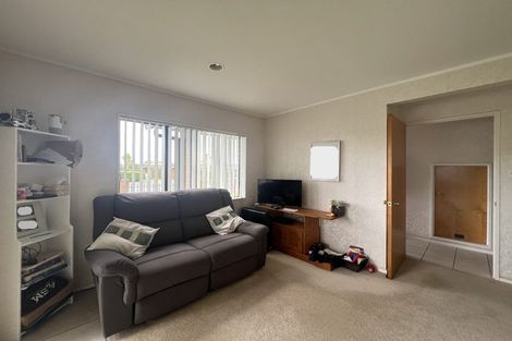 Photo of property in 1/994 Beach Road, Torbay, Auckland, 0630