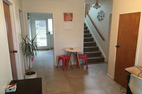 Photo of property in 2/205 Onewa Road, Birkenhead, Auckland, 0626