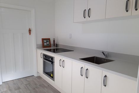 Photo of property in 1 Frood Street, Bulls, 4818