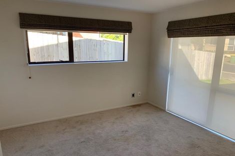 Photo of property in 21 Midhurst Avenue, Henderson, Auckland, 0612