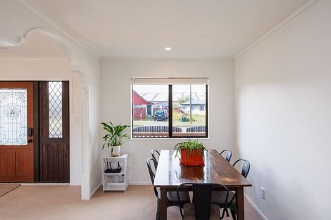 Photo of property in 35 Acacia Street, Kelvin Grove, Palmerston North, 4414