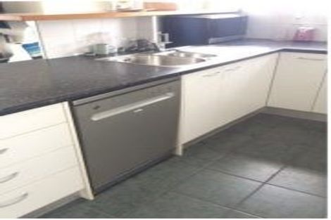 Photo of property in 8a Madeira Lane, Grafton, Auckland, 1023