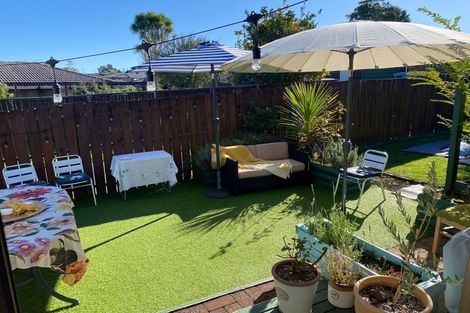 Photo of property in 17 Jillteresa Crescent, Half Moon Bay, Auckland, 2012