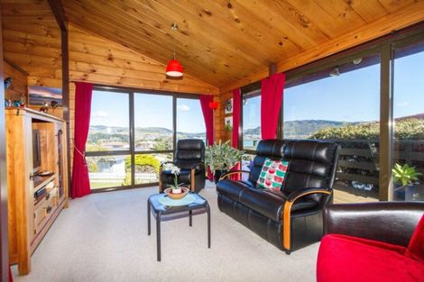 Photo of property in 9 Inlet View, Titahi Bay, Porirua, 5022