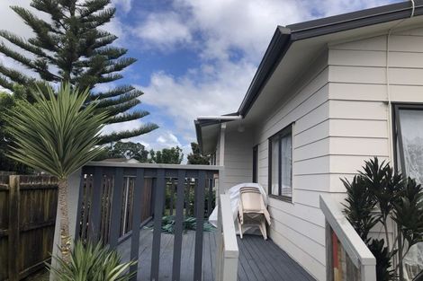 Photo of property in 13a Etherton Drive, Weymouth, Auckland, 2103
