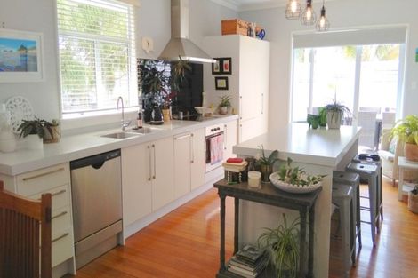 Photo of property in 247 Carrington Street, Vogeltown, New Plymouth, 4310