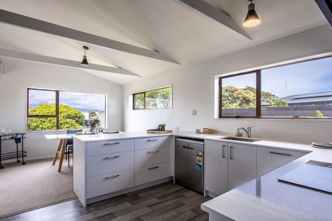 Photo of property in 6 Mountainview Terrace, Otaki Beach, Otaki, 5512