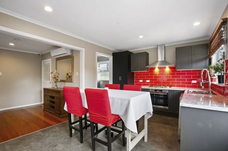 Photo of property in 28 Raroa Terrace, Tawa, Wellington, 5028