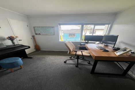 Photo of property in 10b De Quincey Terrace, Highland Park, Auckland, 2010