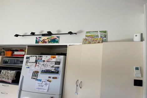 Photo of property in 42 Holyoake Place, Chatswood, Auckland, 0626