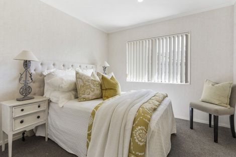 Photo of property in 9 Ballydonegan Rise, East Tamaki, Auckland, 2013