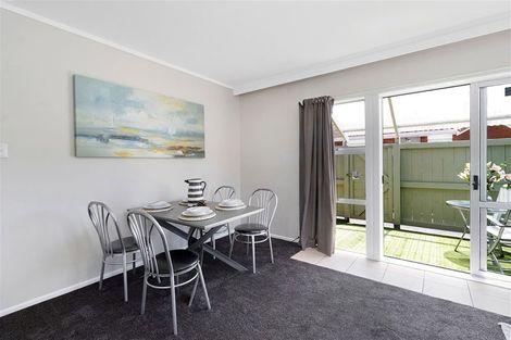 Photo of property in 5/94 Portage Road, New Lynn, Auckland, 0600