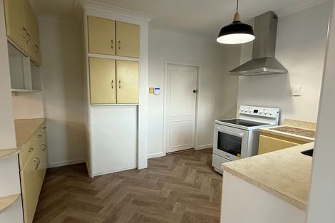 Photo of property in 17 Peachgrove Road, Te Atatu Peninsula, Auckland, 0610