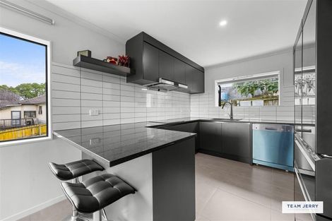 Photo of property in 28 Fairchild Avenue, Goodwood Heights, Auckland, 2105