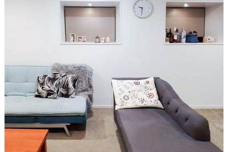 Photo of property in 28 Staincross Street, Green Bay, Auckland, 0604