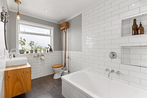 Photo of property in 335 Wainui Road, Raglan, 3297