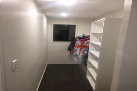 Photo of property in 29 Deverell Place, Northcross, Auckland, 0632