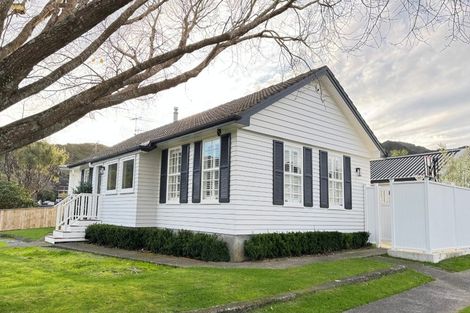 Photo of property in 2 Karamea Grove, Wainuiomata, Lower Hutt, 5014