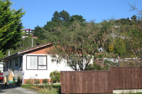 Photo of property in 2 Bogle Grove, Stokes Valley, Lower Hutt, 5019
