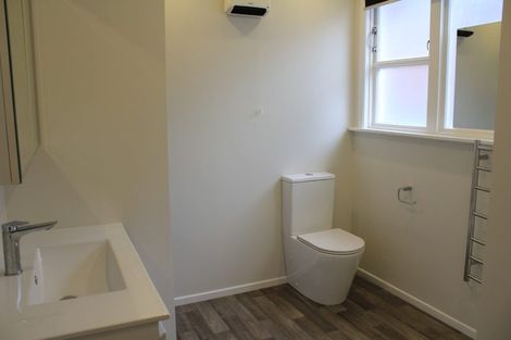 Photo of property in 5 Wha Street, Lyall Bay, Wellington, 6022