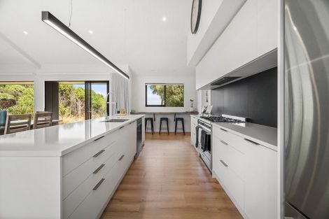 Photo of property in 124 Highland Drive, Acacia Bay, Taupo, 3385