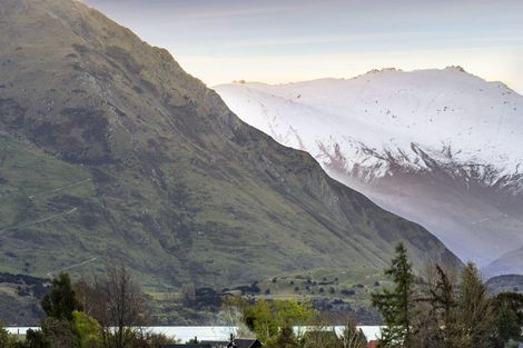 Photo of property in 15 Kereru Crescent, Wanaka, 9305