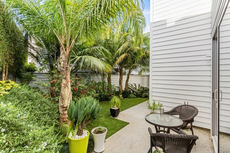 Photo of property in 4a Beach Road, Castor Bay, Auckland, 0620