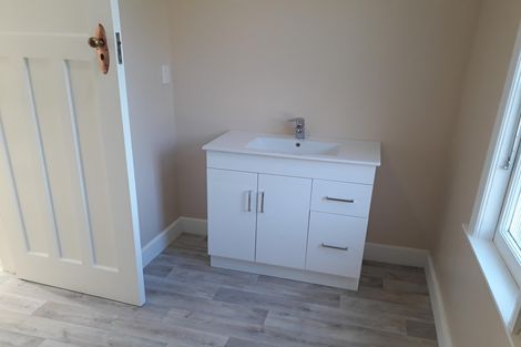 Photo of property in 1 Frood Street, Bulls, 4818