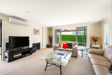 Photo of property in 7 Meadowbrook Place, Wanaka, 9305