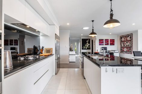 Photo of property in 11 Fred White Drive, Kumeu, 0810