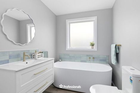 Photo of property in 21 Kennedy Grove, Stokes Valley, Lower Hutt, 5019