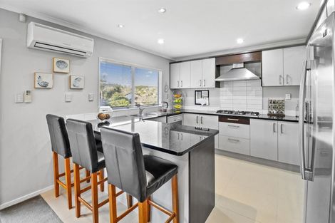 Photo of property in 38 Fairchild Avenue, Goodwood Heights, Auckland, 2105