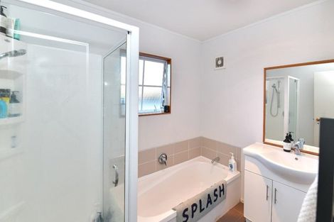 Photo of property in 2/56 Nigel Road, Browns Bay, Auckland, 0630