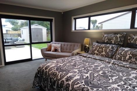 Photo of property in 35 Gallipoli Place, Paraparaumu, 5032