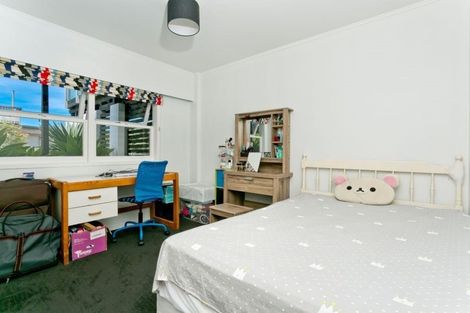 Photo of property in 2/33 Hyde Road, Rothesay Bay, Auckland, 0630