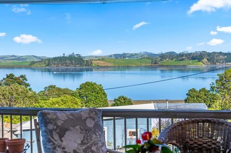 Photo of property in 10 Oxford Street, Whakapirau, Maungaturoto, 0583