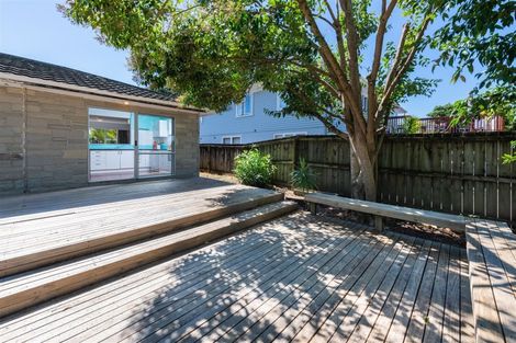 Photo of property in 121 Millbrook Road, Sunnyvale, Auckland, 0612
