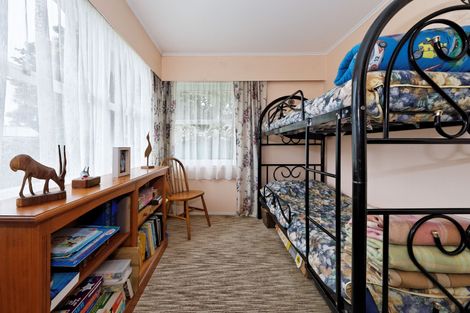 Photo of property in 2 Hilling Street, Titirangi, Auckland, 0604