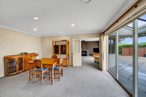 Photo of property in 2 Orlando Close, Frankleigh Park, New Plymouth, 4310