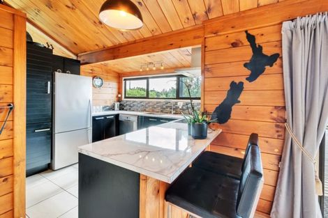 Photo of property in 10 Mcmurdo Road, South Head, Helensville, 0874