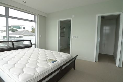 Photo of property in The Capital, 32/370 Oriental Parade, Oriental Bay, Wellington, 6011